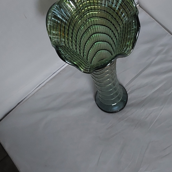 IMPERIAL GREEN/ LIME GREEN ANTIQUE RIPPLE CARNIVAL FUNERAL SIZE GLASS VASE - Picture 2 of 9